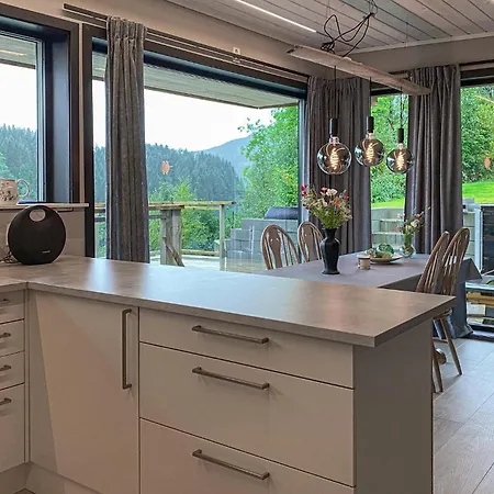 4 Bedroom Beautiful In Hébergement de vacances *