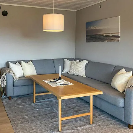 4 Bedroom Beautiful In * Hyllestad