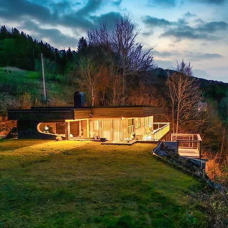 Vakantiehuis 4 Bedroom Beautiful In