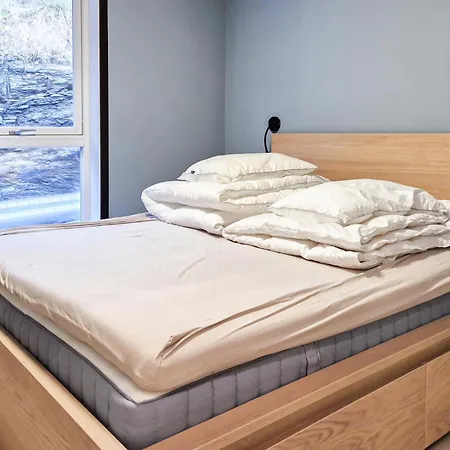 4 Bedroom Beautiful In Holiday home Hyllestad